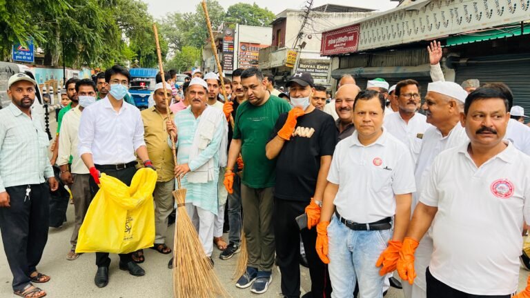 Big Breaking देहरादून की सड़को में चला सफ़ाई अभियान