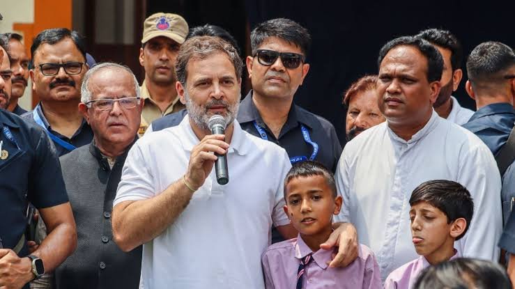 राहुल गांधी ने फिर जीता दिल,पाकिस्तान के अटैक में मारे गए लोगों के 22 बच्चों को लिया गोद