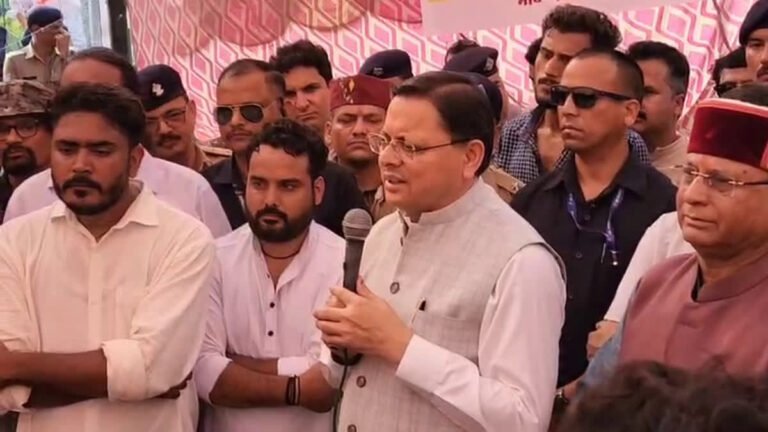 पेपर लीक की होगी CBI जांच, पेपर पर लिखकर CM धामी ने किया ऐलान, युवाओं पर दर्ज मुकदमे वापस लेने की घोषणा