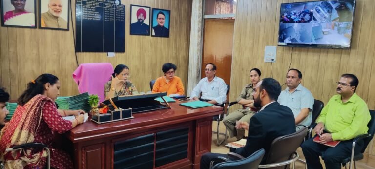 महिलाओं के लिए देहरादून को असुरक्षित बताने वाली कंपनी के प्रतिनिधि महिला आयोग के सामने हुए पेश, नहीं दे पाए कोई जवाब महिला आयोग की अध्यक्ष कुसुम कंडवाल ने लगाई फटकार