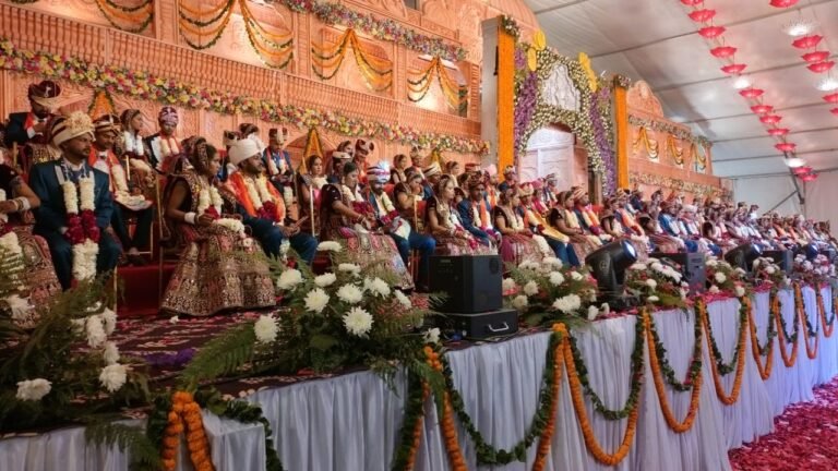 52 दूल्हों की एक कतार, ढोल-नगाड़ों की गूंज और नम आंखें—देहरादून ने देखा सेवा और संस्कार का ऐतिहासिक संगम